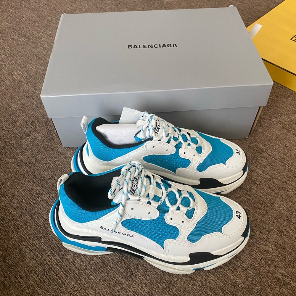 SOLD！balenciaga mens triple s sneaker size43